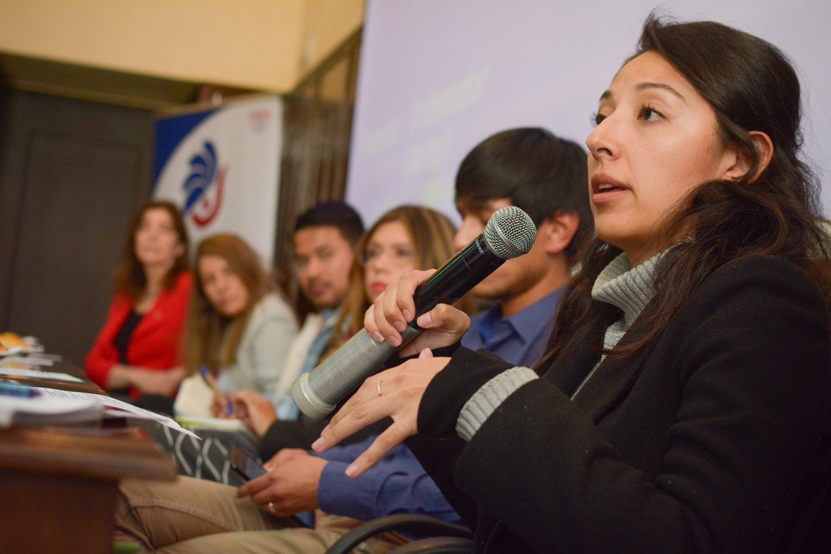 UNFPABolivia's tweet photo. Para construir una agenda en #Bolivia para el cumplimiento de los #DSDR @Andrea_lc92 necesitamos implementar temáticas de #derechossexuales en espacios educativos @aajarandilla esto es importante también para que aprendan a exigir sus derechos #ElPoderDeDecidir
#SexEducation https://t.co/QgxaTADU6m