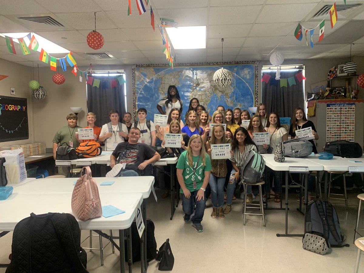 RuizAVID's tweet photo. What a day!! I met my new fishies, and now Iβm pumped for the year! Itβs going to be a good one! We were geographers today, and found the outbreak and stopped it in time! I see many leaders around me!!! #FirstDayOfSchool2019 #FirstDayOf9thGrade #GreatThingsBrenham @BrenhamHS https://t.co/u64SDUK7pj