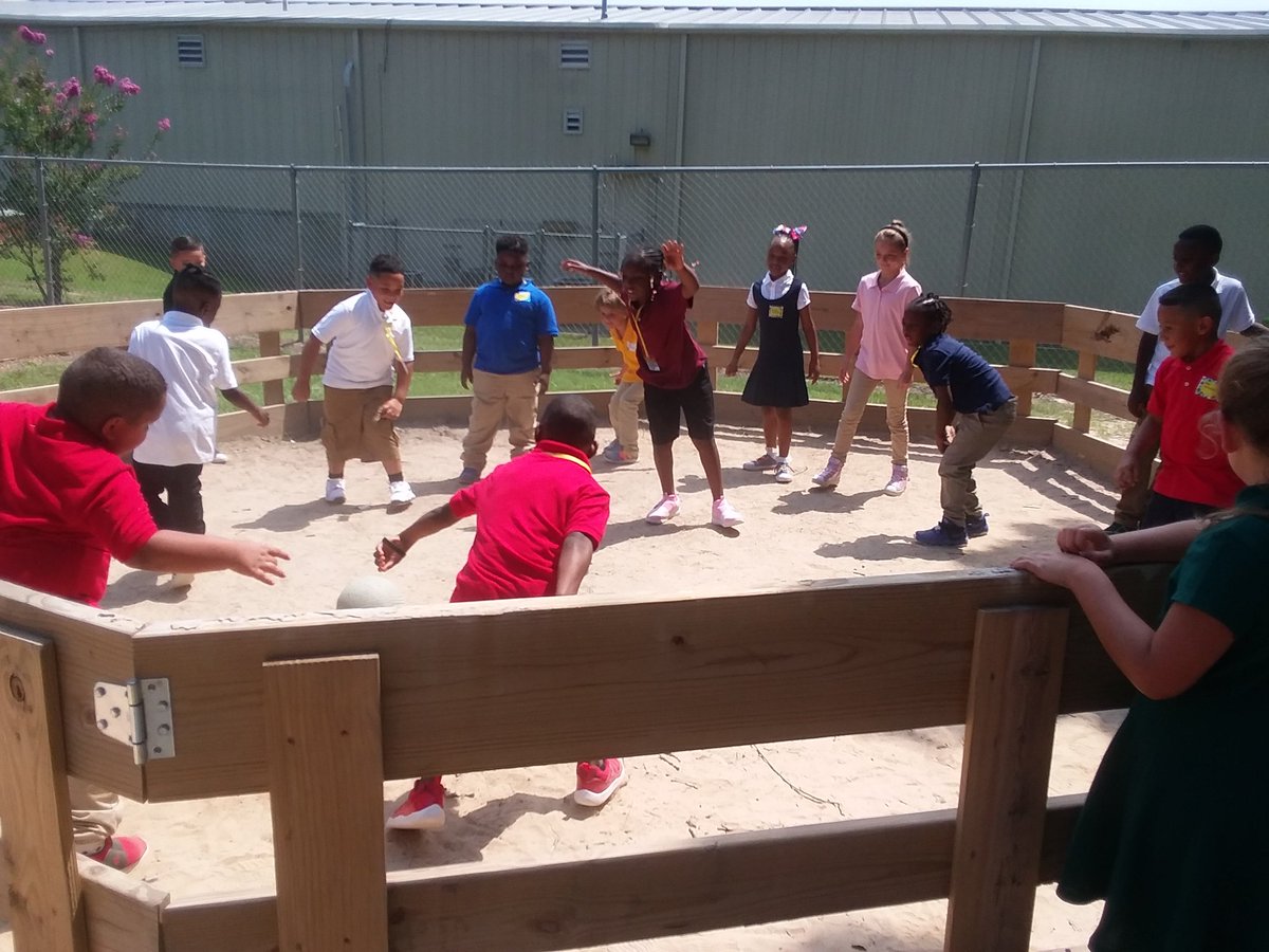 MaryMbpowell's tweet photo. GaGa ball on the first day of school!  What fun! https://t.co/3MCrIFRgsd
