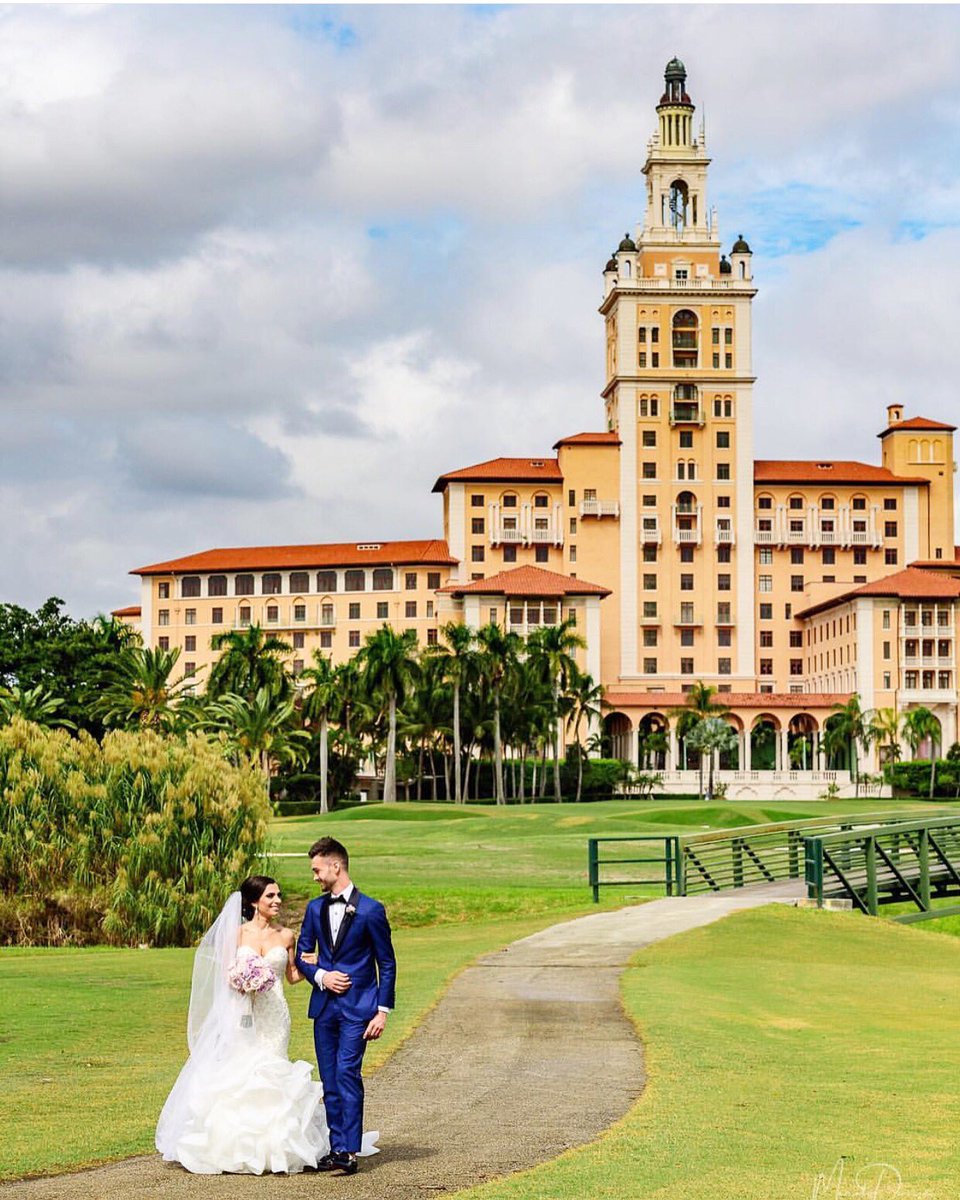 Happy #weddingwednesday 💍 
Congratulations to Raffaella and Josh! 
Captured by Manolo Doreste: <a href="/manolodoreste/">Manolo Doreste Photographer</a> 
Coordination by Marylen Exposito: <a href="/marylenexposito/">Marylen Exposito</a> 
Florals by Parrish Designs of London: <a href="/parrishdesigns/">Ashley McCauley</a> 
#biltmoreweddings #biltmorebrides #biltmorehotel #weddings