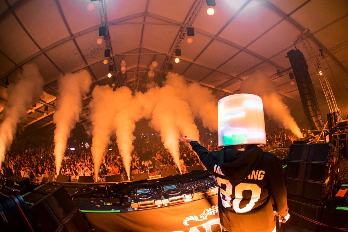 marshmello's tweet photo. when your parents let you turn on the A/C in the summer 🌡️ https://t.co/oqhq7NJfYT