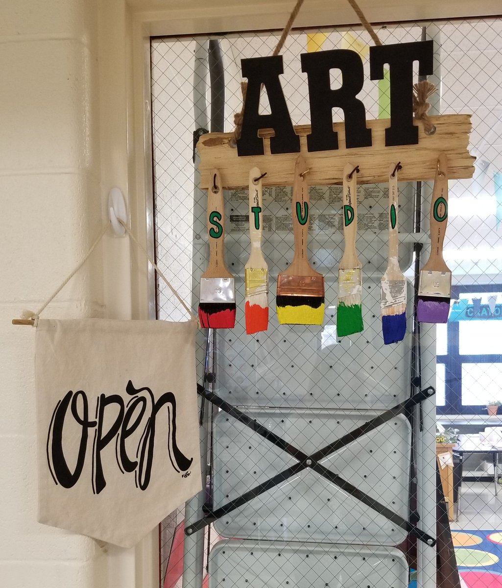 MrsHummelArt's tweet photo. Great 1st day in Art at Edison Elementary! Looking forward to a great year! #D205FirstDay https://t.co/50rZQiKB3D