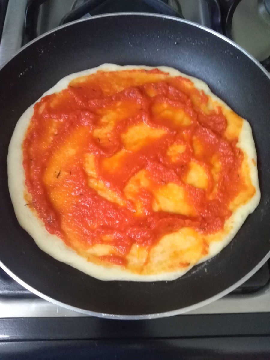 Julioshowies's tweet photo. @SuperPilopi. Pizza de sarten un éxito. https://t.co/CbmEXzYb7E