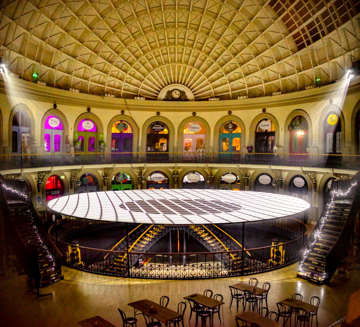 Gigsnap's tweet photo. @LeedsIntFest @flate @danielmarkavery This installation was so mesmerising it was hard to leave @leedscornex ! 👏 Any plans to bring it back for #L20 ? https://t.co/9CCnLzpxWl