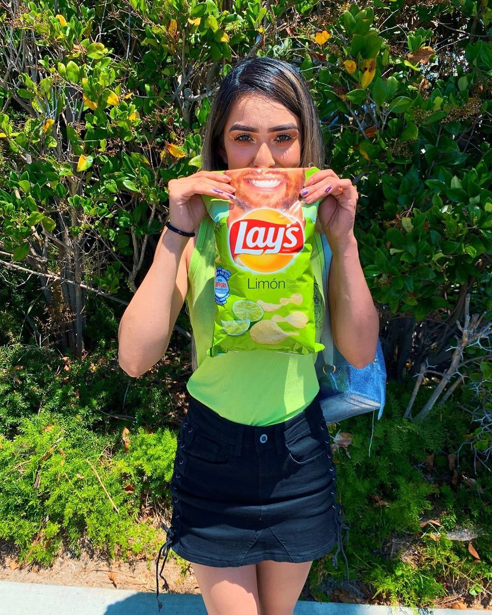 LAYS's tweet photo. What makes you smile? Tell us below and we may send you a free bag😃 #SmileWithLays

📸: britt.napier, elite_shares, babycakeznyc, _monicaag_ https://t.co/qI8WOIXx7B