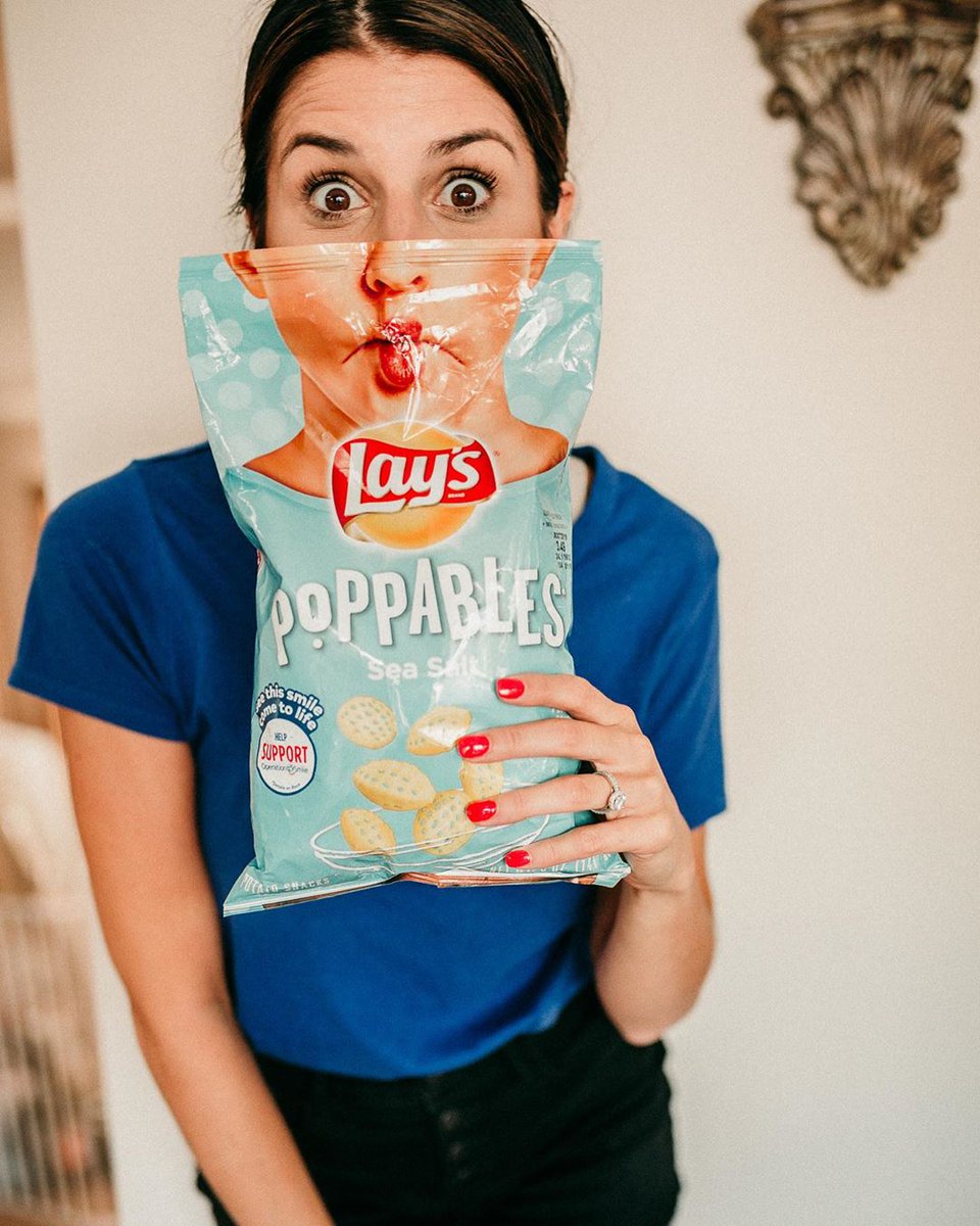 LAYS's tweet photo. What makes you smile? Tell us below and we may send you a free bag😃 #SmileWithLays

📸: britt.napier, elite_shares, babycakeznyc, _monicaag_ https://t.co/qI8WOIXx7B