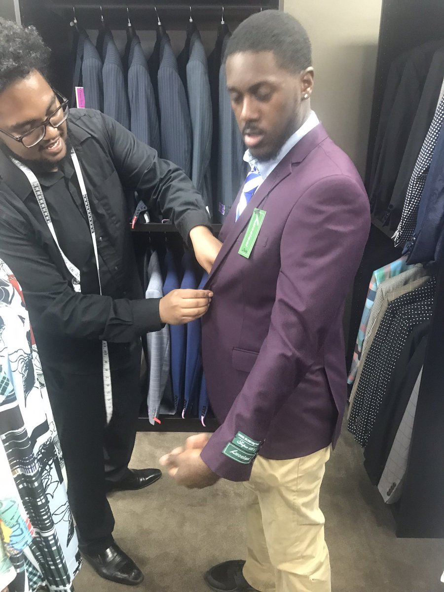 dotty_dotson's tweet photo. Top Phlight Tech Prep out here for the win! Sent the Kappa Leaguers off to college with new suits! #Fpcs #FriendshipFWD19 #FriendshipTechPrep #FTP #FPCSTP #WeBragDifferent #WeAreBuiltDifferent @FriendshipPCS https://t.co/srqcZxWdzP