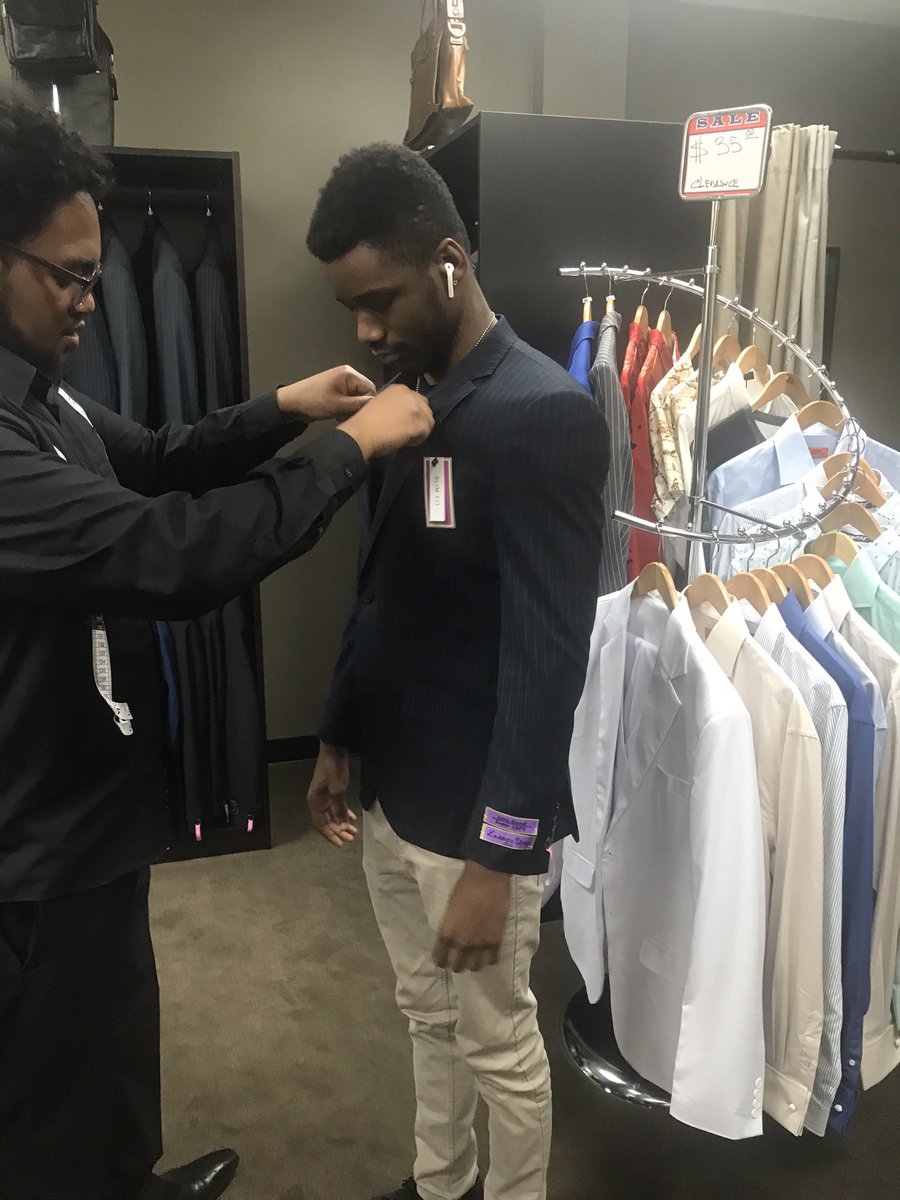 dotty_dotson's tweet photo. Top Phlight Tech Prep out here for the win! Sent the Kappa Leaguers off to college with new suits! #Fpcs #FriendshipFWD19 #FriendshipTechPrep #FTP #FPCSTP #WeBragDifferent #WeAreBuiltDifferent @FriendshipPCS https://t.co/srqcZxWdzP