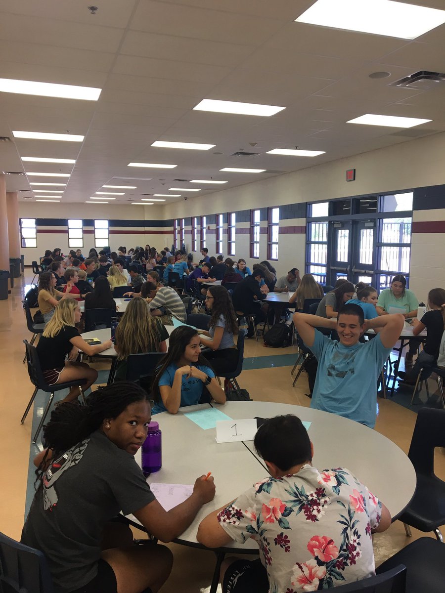 phs_crew's tweet photo. This is what tutoring looks like, Link Crew style! Freshmen we want you to succeed! #MathLyfe #LinkCrew #LinkFam #WeLoveFreshmen https://t.co/eYt2gvWMbA