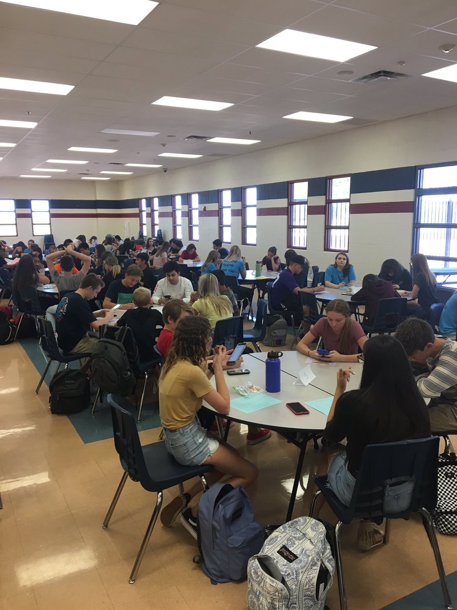 phs_crew's tweet photo. This is what tutoring looks like, Link Crew style! Freshmen we want you to succeed! #MathLyfe #LinkCrew #LinkFam #WeLoveFreshmen https://t.co/eYt2gvWMbA