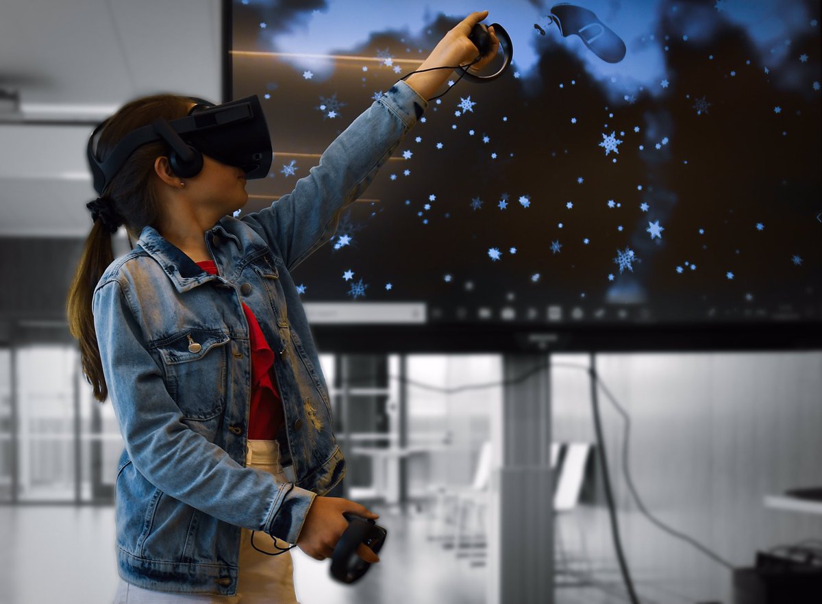 FabricLenny's tweet photo. Great drop in family #VR painting sessions @BarnsleyLibs earlier this week. Looking forward to more on Saturday 11-3 #virtualvessels photo by @Y_Roberts @BarnsleyMuseums https://t.co/A5ekxzdDHs