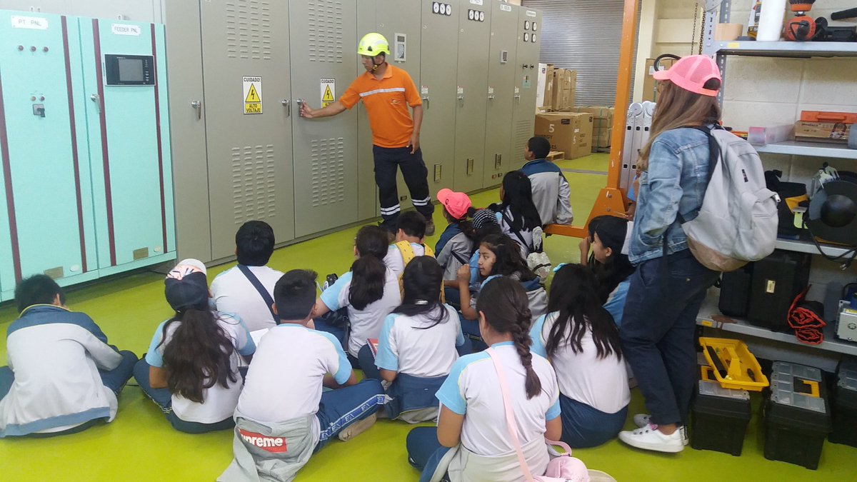 ciergalapagos's tweet photo. #HéroesDeEficienciaEnergética
Hoy recibimos a la delegación de escolares de 6to Año EGB de la Unidad Educativa Adventista "Loma Linda", en su visita a nuestras instalaciones como parte del programa sobre eficiencia energética que organiza la EEPG en Santa Cruz.☀️🌎💡🇸🇱 https://t.co/1i8FAYxCl0