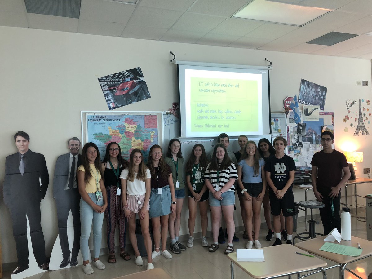 MmeMiller28's tweet photo. C’est la Rentrée 2019! #D205FirstDay #igniteD205 @YorkD205 @ErinDeLuga https://t.co/pSd7BnCaW8