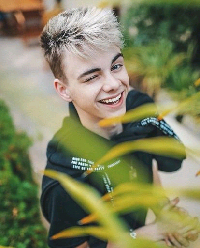 Marine1DRB's tweet photo. Corbyn is probably one of the purest souls the Limelights know. He is so caring with the fans, as the boys are and all. Let's just say he deserve love and happiness because he (the boys too) really does. ❤️
#alltheloveforcorbyn #smilesforcorbyn
(PS: thanks Mags for these #) https://t.co/v9SmHVStLP