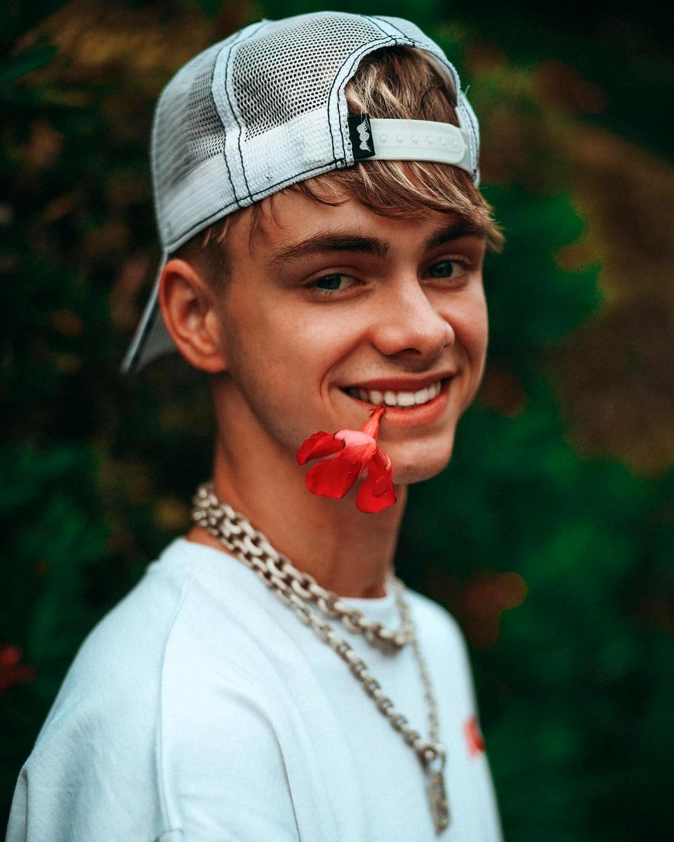 Marine1DRB's tweet photo. Corbyn is probably one of the purest souls the Limelights know. He is so caring with the fans, as the boys are and all. Let's just say he deserve love and happiness because he (the boys too) really does. ❤️
#alltheloveforcorbyn #smilesforcorbyn
(PS: thanks Mags for these #) https://t.co/v9SmHVStLP