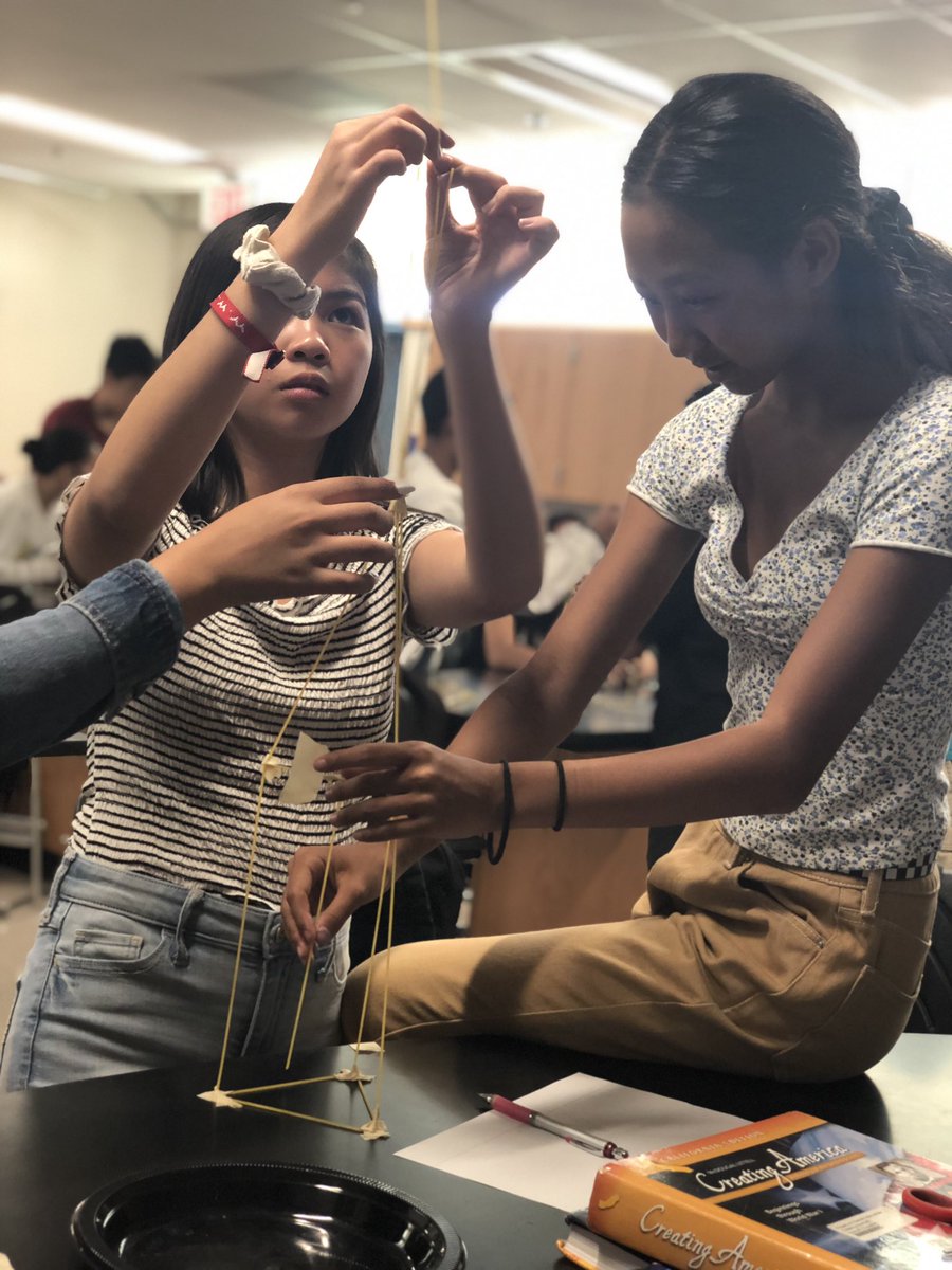 Rinkerscience's tweet photo. #marshmallowchallenge 
It took some students a little longer, but communication and collaboration paid off! Highest of the day was 28.5” (72 cm) https://t.co/IOmwUEJjI7