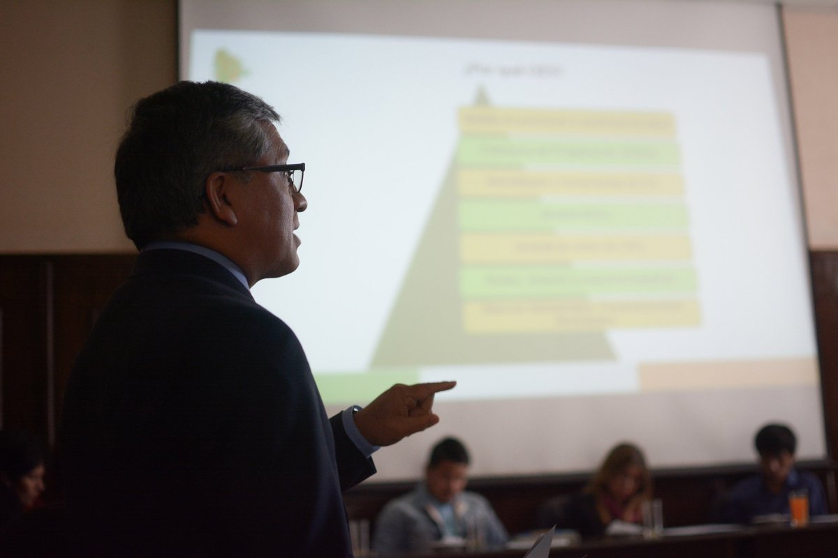UNFPABolivia's tweet photo. También de profesores son capacitados. Hay más de 3000 gracias al centro de formación reconocido por el @minedubol Certifican a otros y otras profesores para que puedan mejorar su salario. cc: @CanadaenBolivia @Plan_Bolivia @WD2019 #ElPoderDeDecidir https://t.co/02K7hG3xjN