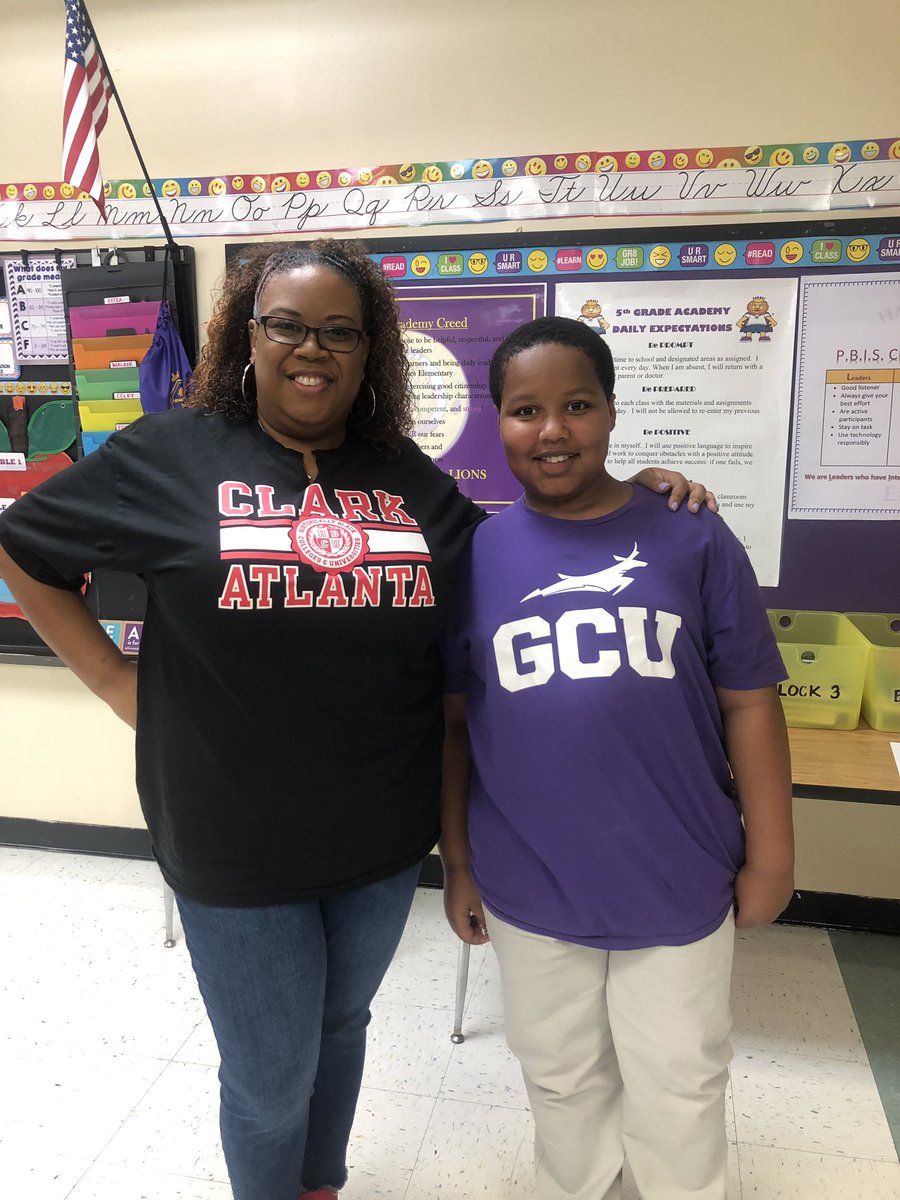 TeacherJobbers's tweet photo. 5th Grade reppin’ on College Day! My team rocks!! @AdrienneGSmith1 @HEHElementary @emccauleye @johanna_coley #TheresNoPlaceLikeHolmes #collegeready https://t.co/bZzFgCCjVa