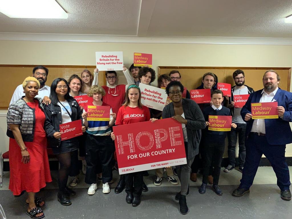 MedwayYL's tweet photo. We had a great launch AGM to elect the committee and discuss plans for the future!

Looking forward to working closely with the local team to build a fairer, socialist Britain 🌹 https://t.co/9jcVJKn6iK