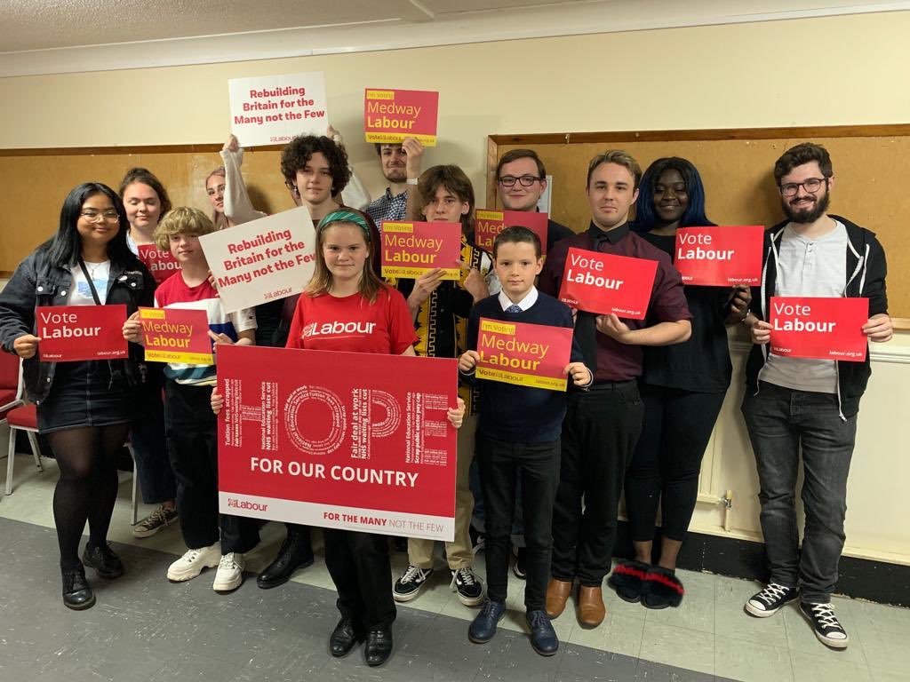 MedwayYL's tweet photo. We had a great launch AGM to elect the committee and discuss plans for the future!

Looking forward to working closely with the local team to build a fairer, socialist Britain 🌹 https://t.co/9jcVJKn6iK