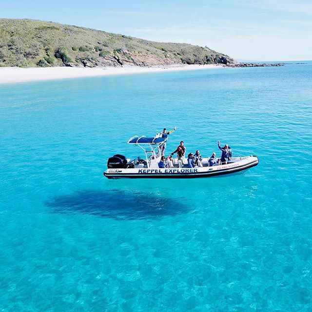 Cruisin into the weekend 🤙🏝☀️
.
Pack up and explore it all: 📷<a href="/wondering/">wondering</a>.family great adventure and great drone capture 🤙
.
.
.
.
.
.
.
.
.
#keppelexplorer #visitcapricorn #seeaustralia #thisisqueensland #queensland #southerngreatbarrierreef #greatbarrierreef #greatkeppel…