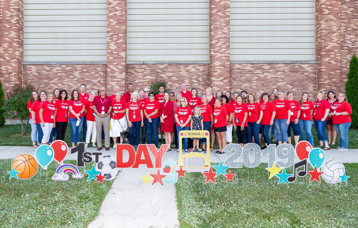 hebronINhawks's tweet photo. Our first day of the 2019-2020 school year was a success! Thanks to Sign Gypsies - NWI for decorating our front lawn. #YouBelongAtHebron https://t.co/TBTmvgmVbd