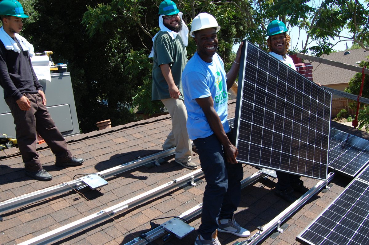 GRID's tweet photo. If you've volunteered with us before, you've heard our rule - four hands to a #solar module! 😉 
These are some of our favorite pictures, demonstrating #SafetyFirst!

#SolarPhotos #SummerofSolar https://t.co/HWvhZSRHQZ