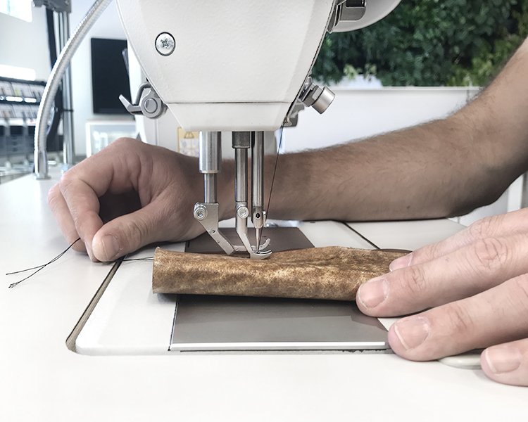 cosmomade's tweet photo. We use traditional sewing machine for the perfect stitches.
The difference between machine stitching and hand stitching is aesthetics, time, type of projects, and cost.Machine-stitched leather has a more refined and clean look.
#cosmomade #fabricoverform #sustainabilitymatters https://t.co/uSpWx0xlrr