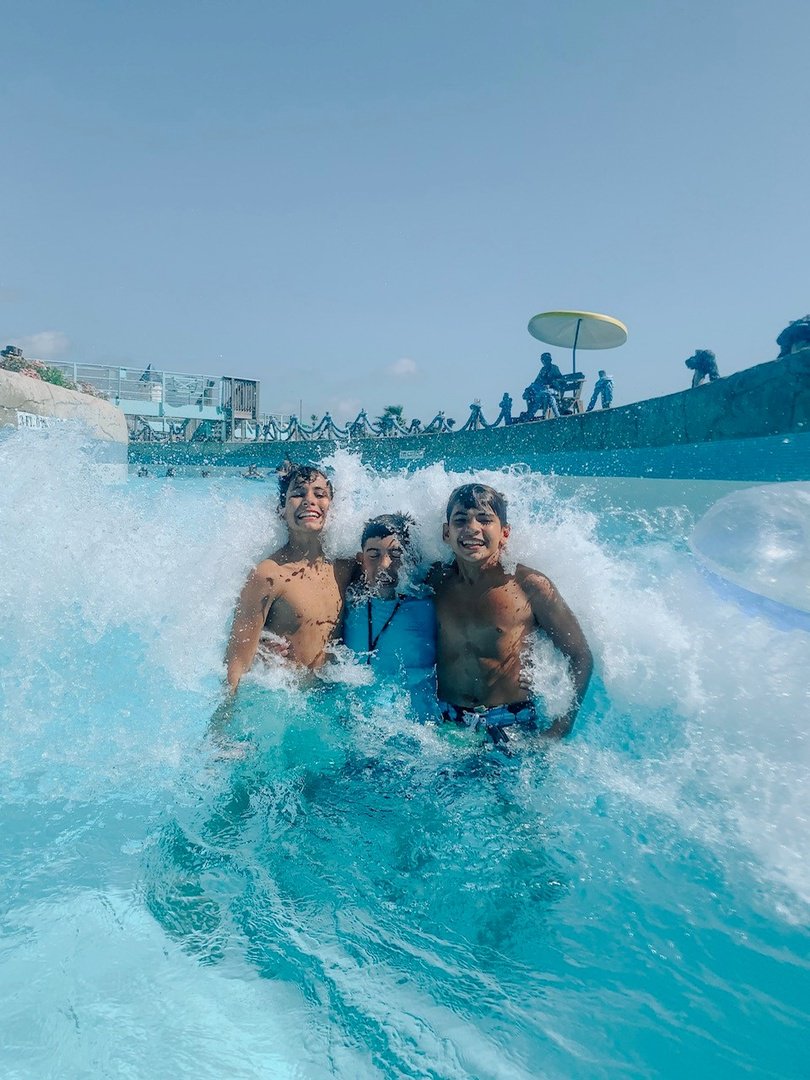 WavesResortCC's tweet photo. When you literally #MakeWavesWithUs π
Free admission begins tonight at 6 pm to our main pool and swim-up bar. We'll see you there!
#WavesResortCC https://t.co/X5sJteI7LD