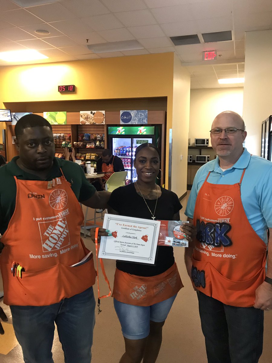 samuelTHD5023's tweet photo. Associate Lakisha earning her orange blooded apron. #5023 https://t.co/ih3rdFcsZu