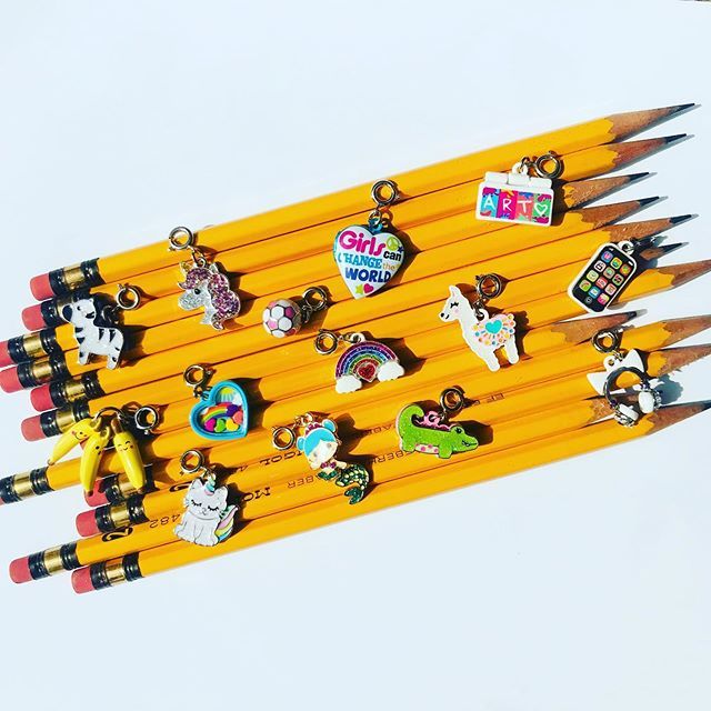 CHARM_IT's tweet photo. Class is now in session!  Get your pencils ✏️ ready and your charms clasped! ☺️ What grade are you headed to? .
.
.
.
#charmit #charm #charms #charmbracelet #charmbracelets #collectible #collectibles #charmjewelry #kidsjewelry #kidstyle #charmnecklace https://t.co/VOJRa6Kehx https://t.co/Rwcz4Er6HR
