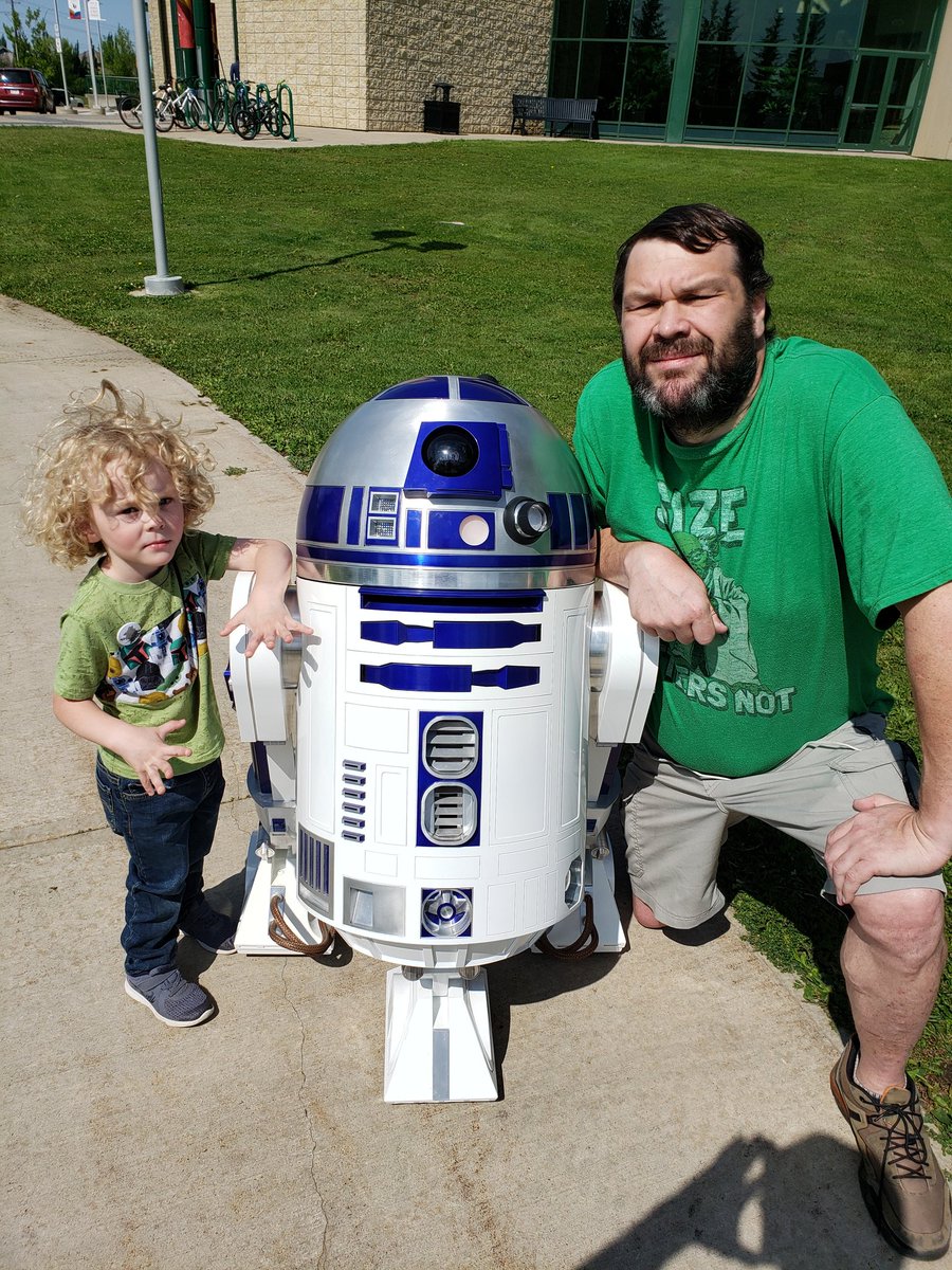 RedDeerR2D2's tweet photo. Luke and I out with our lil buddy visiting the Star Wars summer camps. https://t.co/axkCRFWlvZ