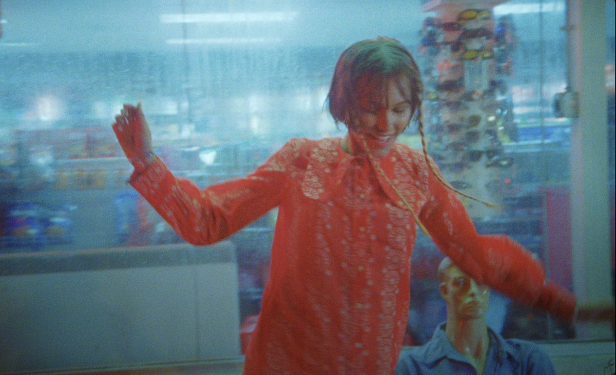 kodak_shootfilm's tweet image. Waste My Time — @gracevanderwaal

Director: @_blythethomas
DP: Nyk Allen
#ShotOnFilm #16mm

Watch: youtu.be/YbUJ7oiWYBA