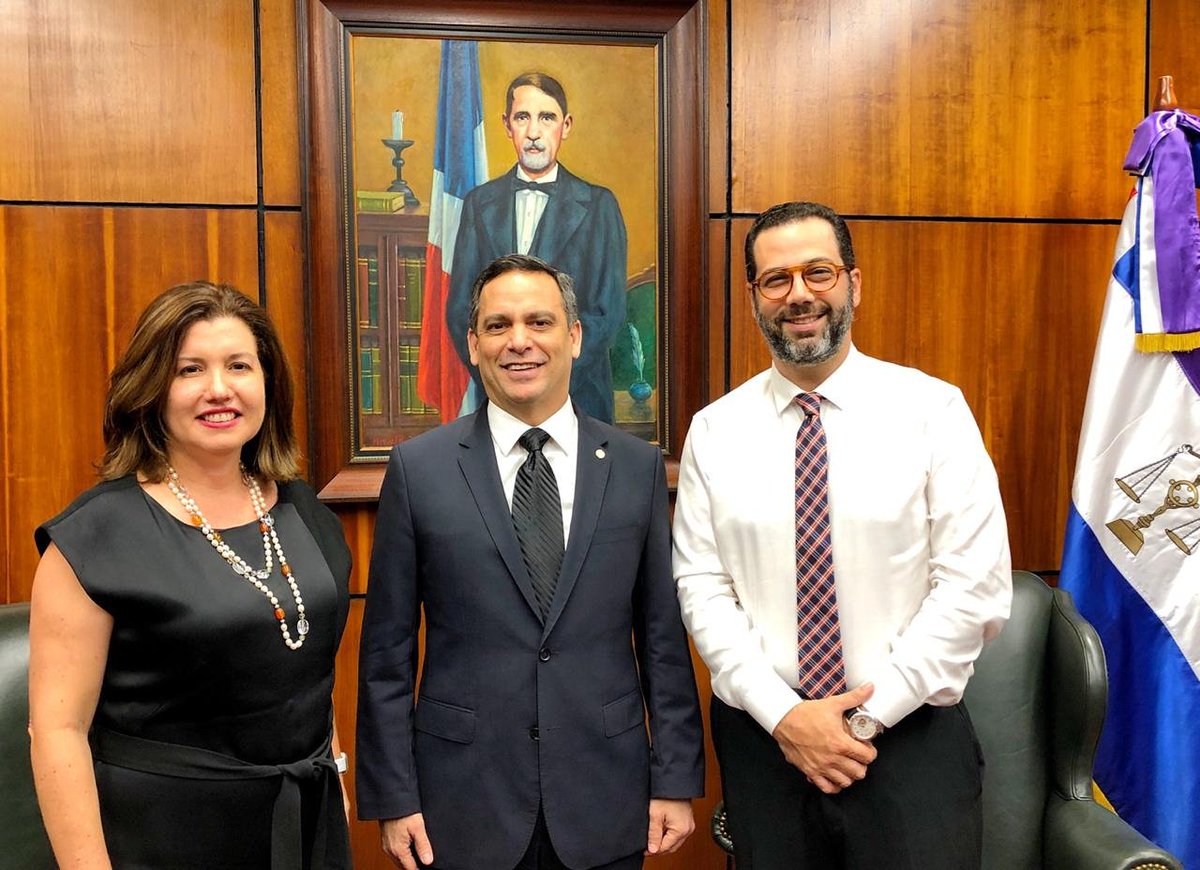 camarasd's tweet photo. Agradecemos al Pdte de la Suprema Corte de Justicia, @HenryMolina, por recibirnos para trabajar en aras del fortalecimiento interinstitucional y la implementación de mesas de trabajo bilaterales que ayuden a fortalecer nuestro marco legal y la aplicación de justicia en 🇩🇴
#CCPSD https://t.co/KeroBCn9mF