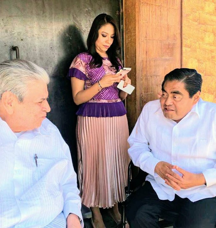 En el Marco de la Firma del #PactoOaxaca Para un Desarrollo Industrial Socialmente Incluyente Hacia un SUR-SURESTE DEL FUTURO Nuestro Líder Nacional Don <a href="/CarlosAceves_/">Carlos Aceves del Olmo</a> 🇲🇽 Dialogó con el Sr. Presidente <a href="/lopezobrador_/">Andrés Manuel</a> 🇲🇽 y con el Sr. Gobernador de Puebla <a href="/MBarbosaMX/">Miguel Barbosa ✞</a> #UnidadYTrabajo