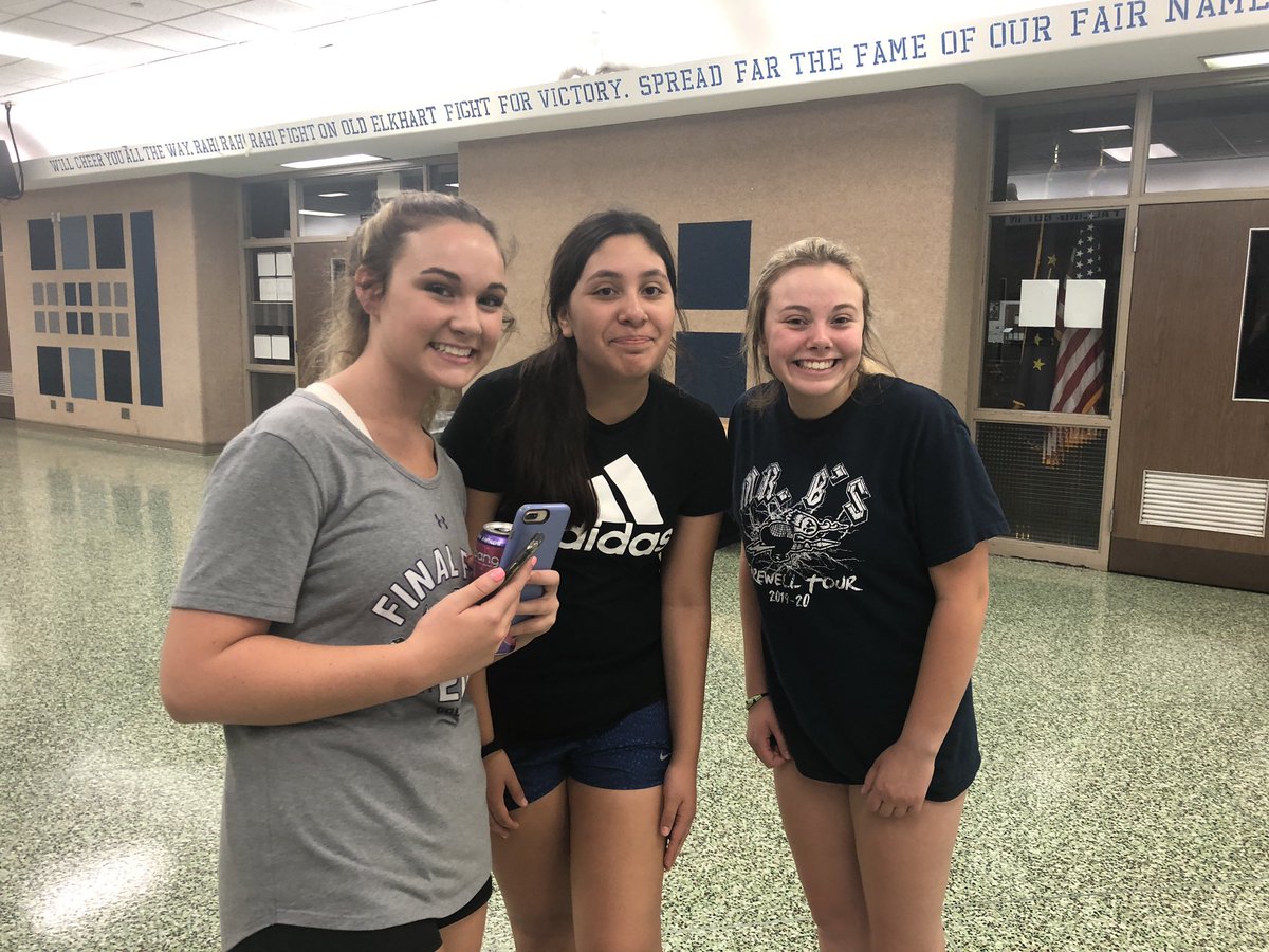 Elkhart_Cheer's tweet photo. Our freshmen are READY for their first day of school tomorrow! Thank you upperclassmen for helping our 9th graders! #Family #ECHScheer https://t.co/EMI9xIClDD