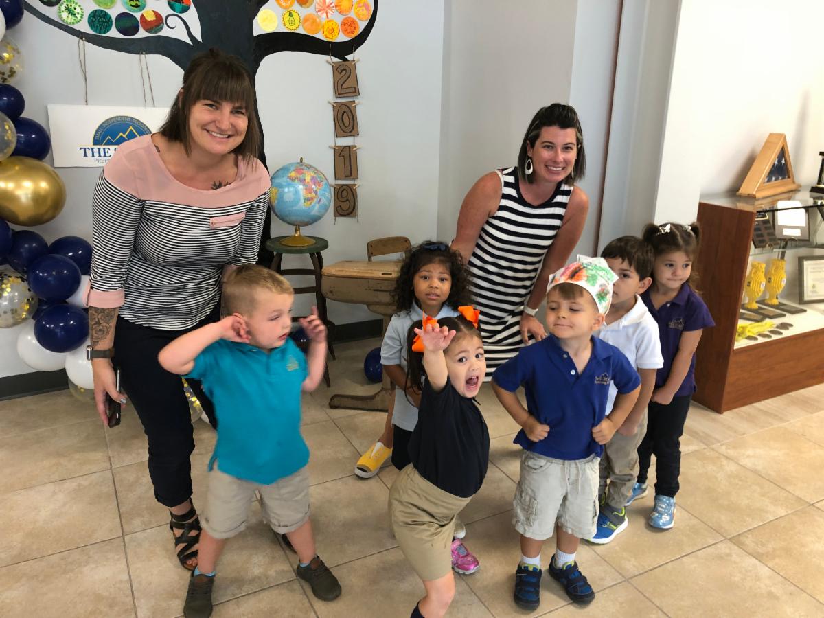 TheSummitPrep's tweet photo. Happy #FirstDayOfSchool Summit Ravens!! Read all about Summit happenings in this week's #RavenReport! #TheSummitDifference https://t.co/prG0rGuScC https://t.co/oxmYoDnI20