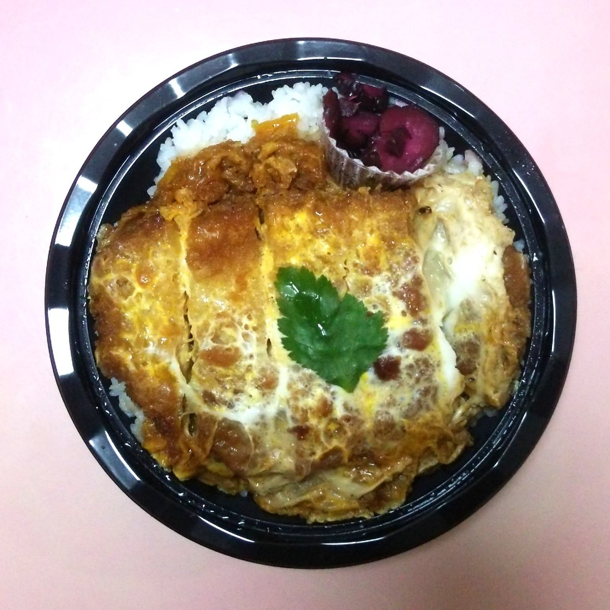 ミツバチのささやき やっぱり大漁丼亭のかつ丼は美味しい 大漁丼亭 かつ丼 カツ丼 三葉 しば漬け 出前館 出前館デリバリー 今日はこれからネイルサロン