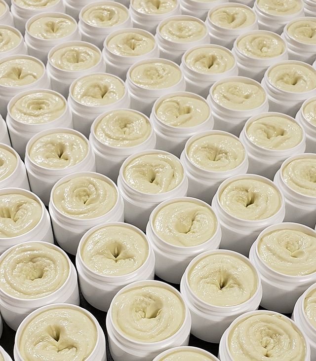 oyinhandmade's tweet photo. Every batch is created and shipped with love! 🍯✨
.
.
.
.
.
.
.
.
.
.
#oyin #oyinhandmade #ingredientsmatter #naturalhair #naturalproducts #luvyourmane #naturalhairmojo #naturalherstory #myhaircrush #naturalhaircommunity #naturalhairdaily #naturalha… https://t.co/O4BdzLIn0l https://t.co/lIZjHxcFA6