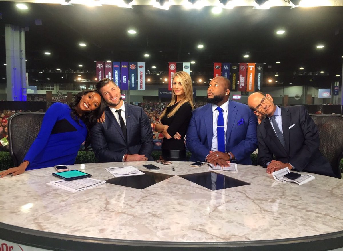 LauraRutledge's tweet photo. The @SECNetwork has given me my best friends and my favorite memories. I wish I could be with you all tonight. Thankful to everyone involved and for all of the fans who have been so loyal. Happy 5th anniversary. We’re only just getting started! #5ECNetwork https://t.co/sLXSilQwdt