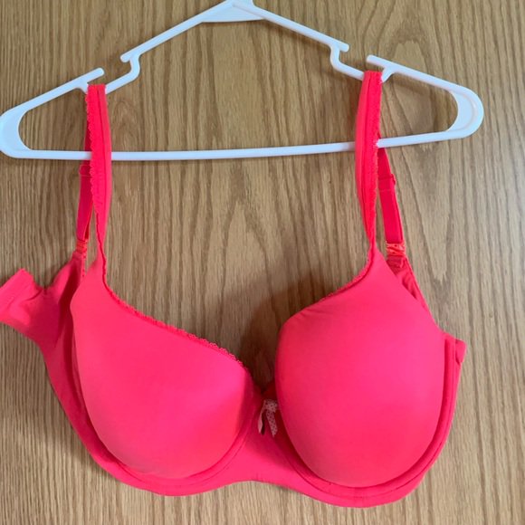2 pic. So good I had to share! Check out all the items I'm loving on @Poshmarkapp #poshmark #fashion #style #shopmycloset #jcrew #victoriassecret #americaneagleoutfitters: https://t.co/KbwKgmuKJX https://t.co/Jvee6puffX