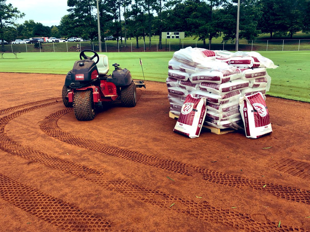 Pros_Choice's tweet photo. Education is 🔑 - 2019 #GRPA Field Day in Powder Springs, GA was a success #BuildingBetterBallfields https://t.co/i0cBYSUSeh