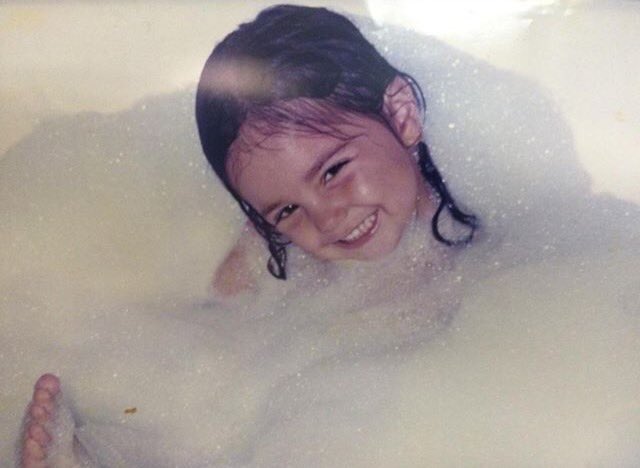 Buzzoners's tweet photo. hoje essa princesinha está fazendo aniversário!!! yaaaay parabéns meu amor, tudo do bom e do melhor para você, e só tenho à agradecer por você ser quem você é! você é incrível, única, uma em um milhão então seja você mesma sempre te amo ❤️ https://t.co/U73OIzsm7o
