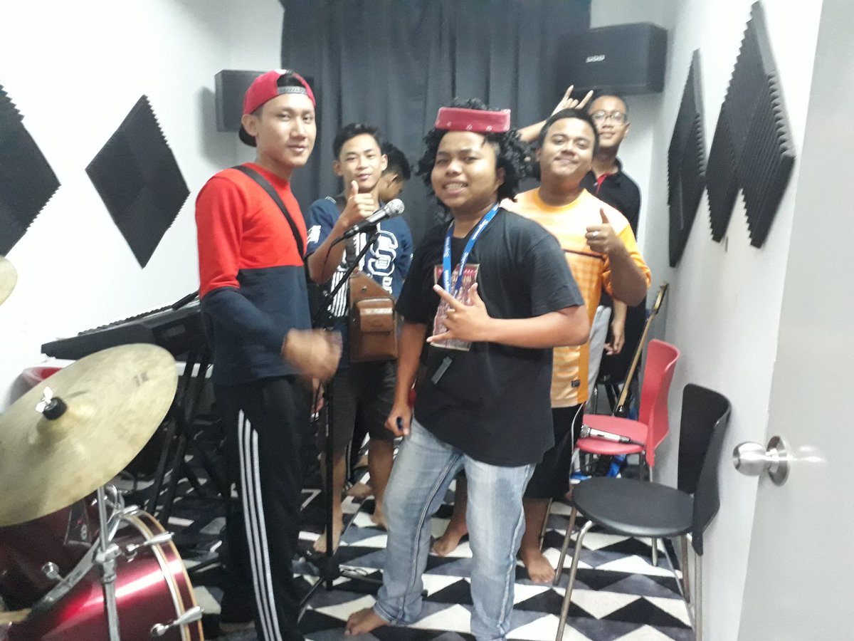 Group Jamming from Puchong Prima, thank you for your support to MCDC Studio...
For Bookings please use this link 👇
wa.me/60182825091

#musicclass
#guitarclass
#pianoclass
#drumclass
#vocalandsingingclass
#studiojamming
#buyingsellinginstrument
#puchongperdana