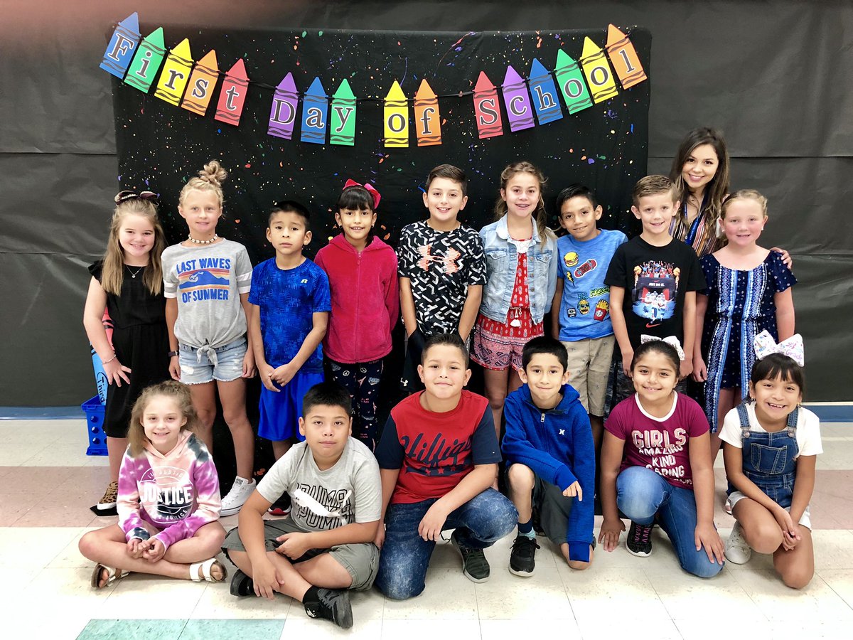 AlexandriaAmad1's tweet photo. We had a great first day of school! I’m so thankful for all of these kiddos💕 https://t.co/8UA7uQLWND