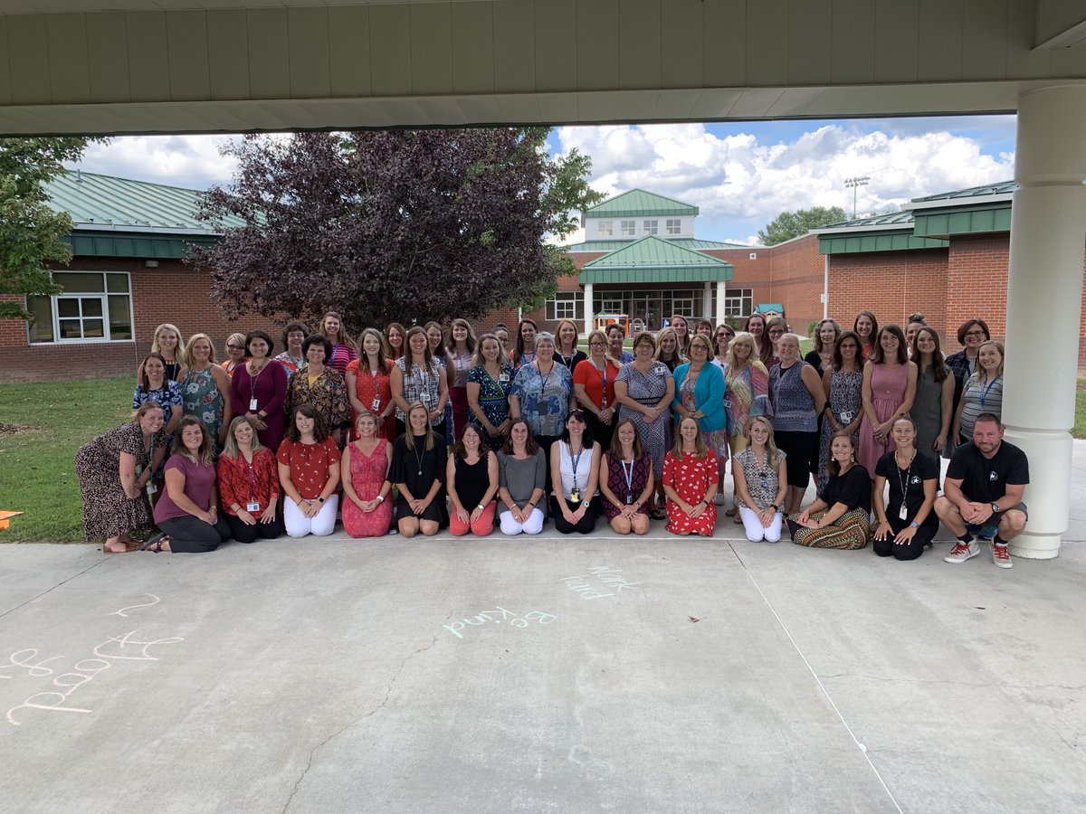 AESstars's tweet image. First day of school! Let’s do it 179 more times 😁⭐️! #mcpsfirstday