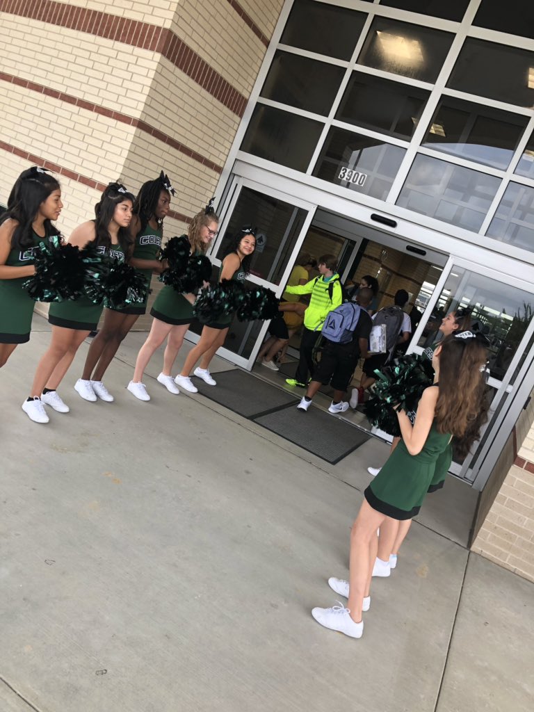 The girls were up early this morning to welcome our students to Cardiff! <a href="/CardiffColts/">Cardiff Junior High</a> <a href="/katyisd/">Katy ISD</a>