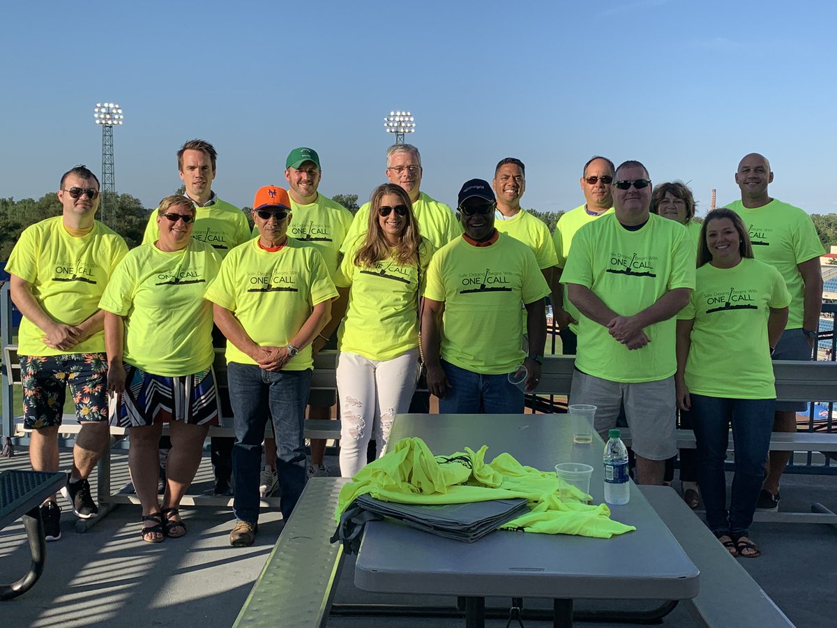 DanielleeLazz's tweet photo. @nationalgridus and @DigSafelyNY at the @SyracuseMets #811 #digsafelyny #nationalgrid #community #SafetyFirst @TGraham_NGRID https://t.co/wR9XpNtScj