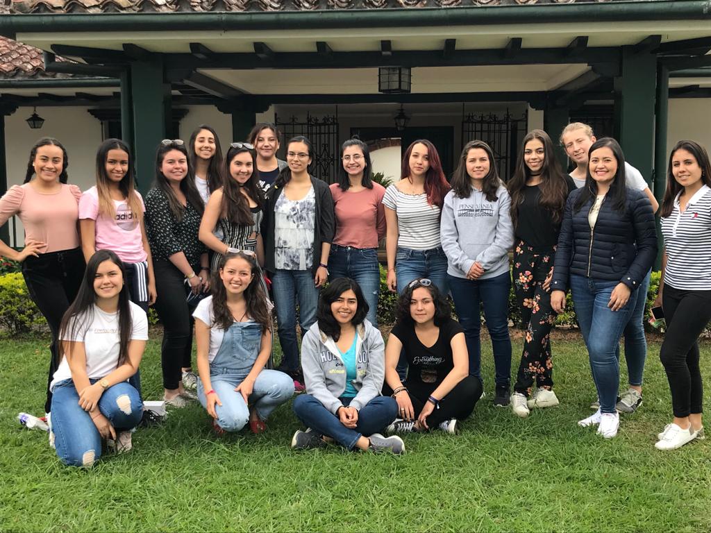 MasApasionados's tweet photo. Las monitoras de @unisabana viviendo una experiencia llena de aprendizajes en la Jornada Universitaria. #direcciondecurriculo #direccioncentraldeestudiantes #MasApasionados https://t.co/yFEtOU1HyM