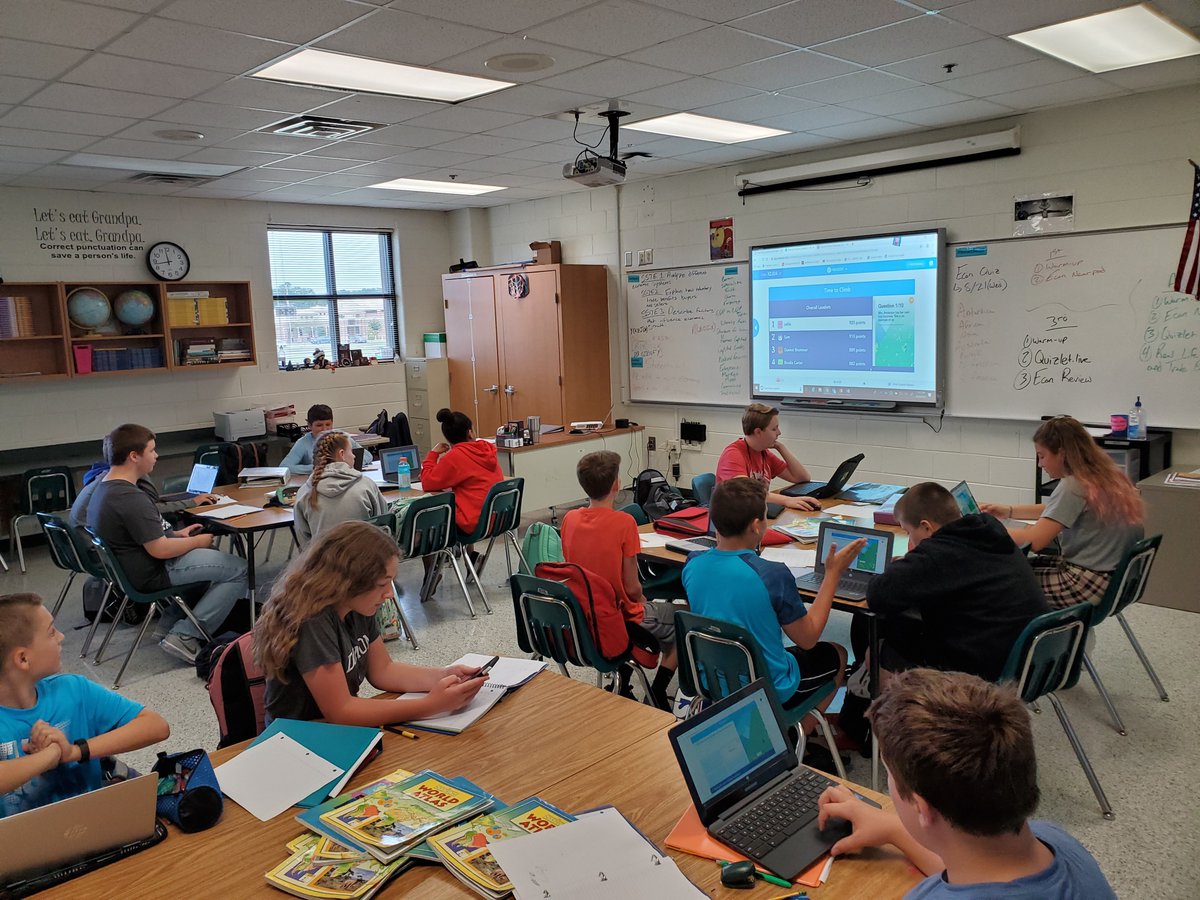 Mr_Rollman's tweet photo. Using #QuizletLive and time to climb on #Nearpod to collaborate and review vocabulary! #feedthebears https://t.co/P58QRjt7WN